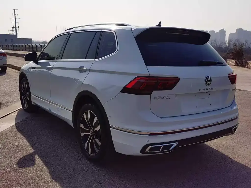 Volkswagen Tiguan L — фото 5