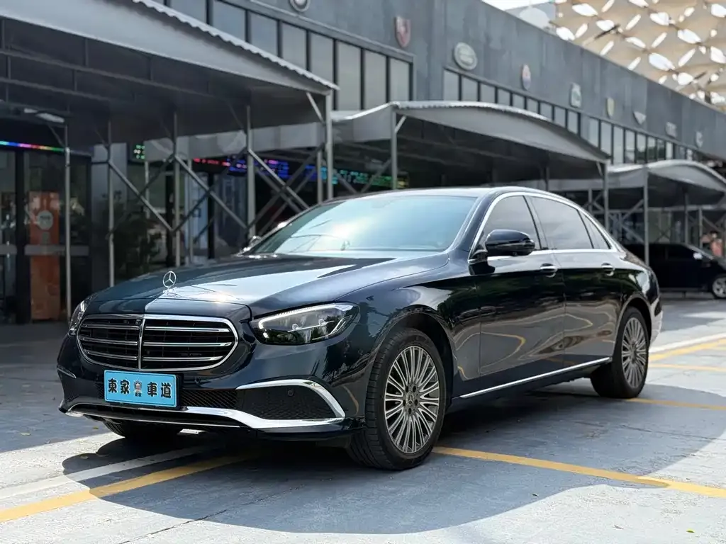 Mercedes-Benz E-Class — фото 1