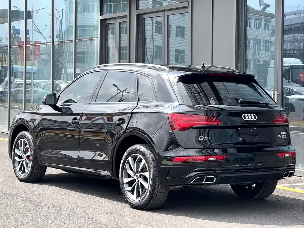 Audi Q5L — фото 7