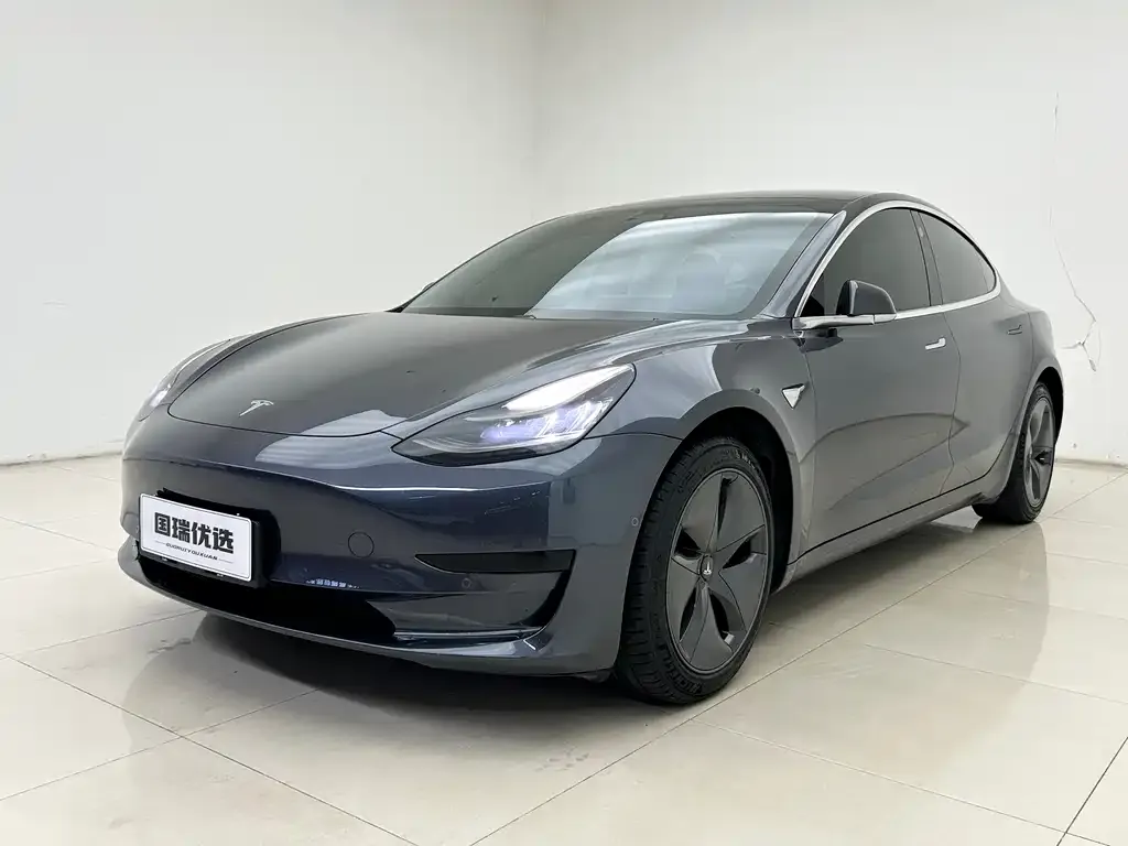 Tesla Model 3 — фото 1