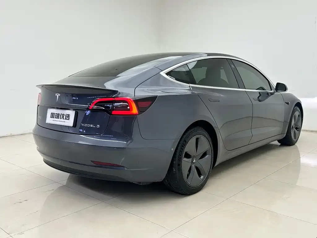 Tesla Model 3 — фото 5