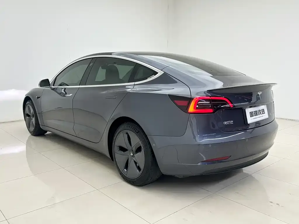 Tesla Model 3 — фото 6