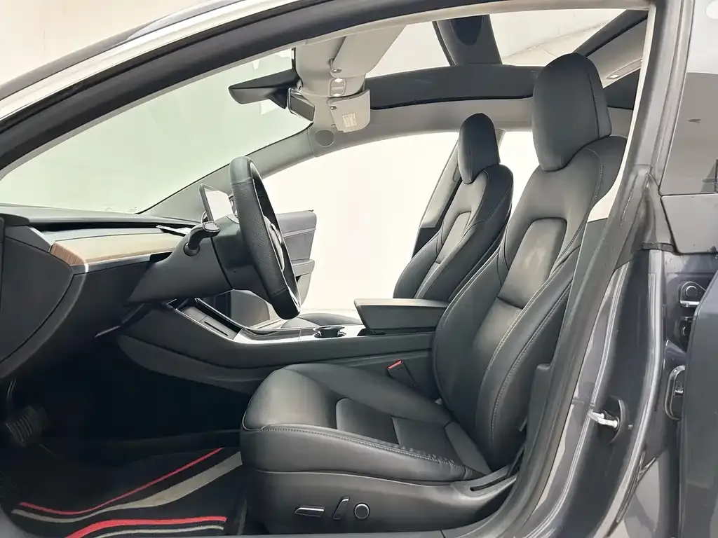 Tesla Model 3 — фото 9