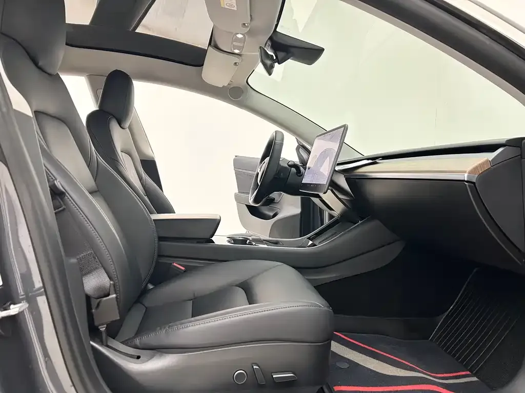 Tesla Model 3 — фото 10