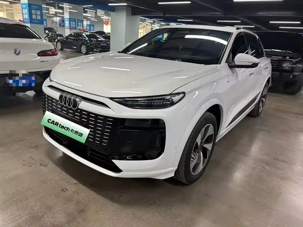 Audi Q6L e-tron — фото 1
