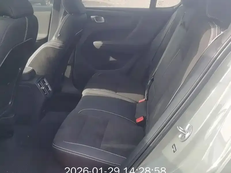 Volvo C40 2024 из CN, фото 3