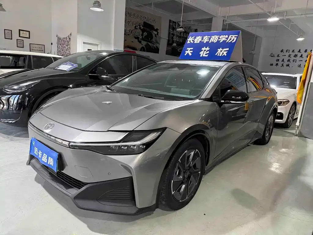 Toyota bZ3 2023 из CN, фото 1