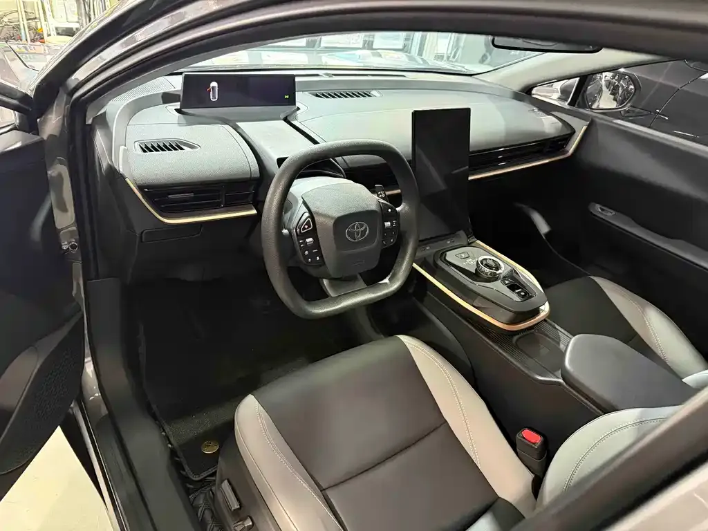 Toyota bZ3 2023 из CN, фото 2