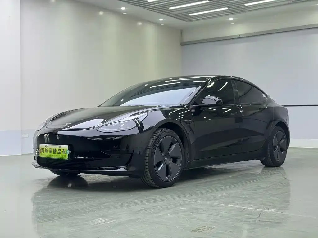 Tesla Model 3 — фото 1