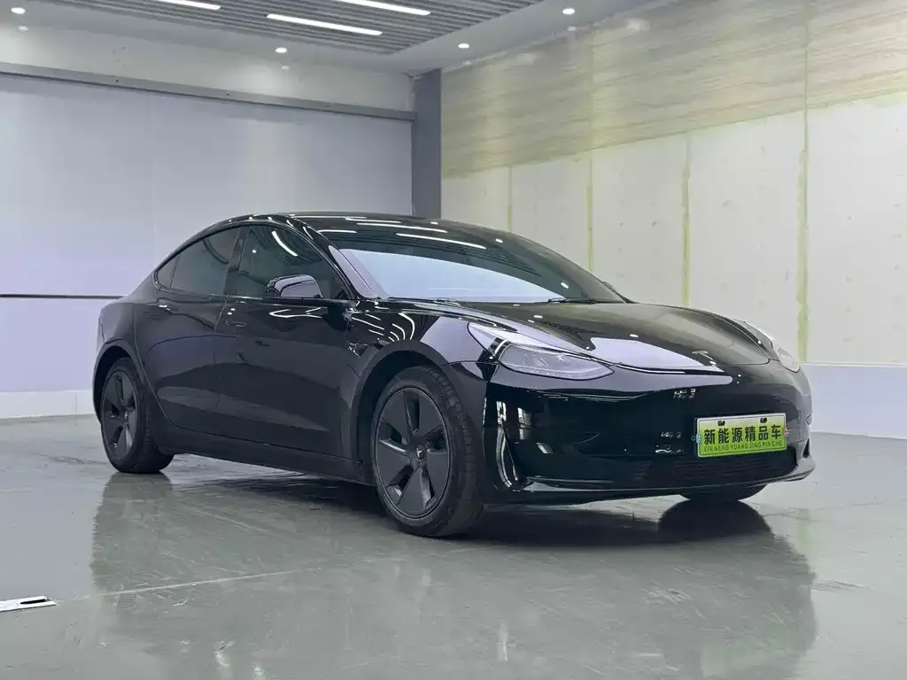 Tesla Model 3 — фото 7