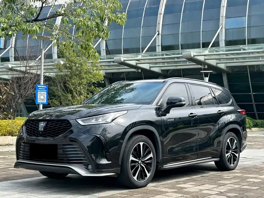 Toyota Crown Kluger 2022 из CN, фото 1