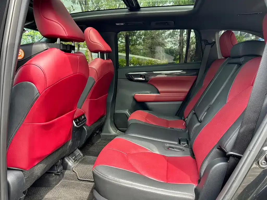 Toyota Crown Kluger 2022 из CN, фото 2