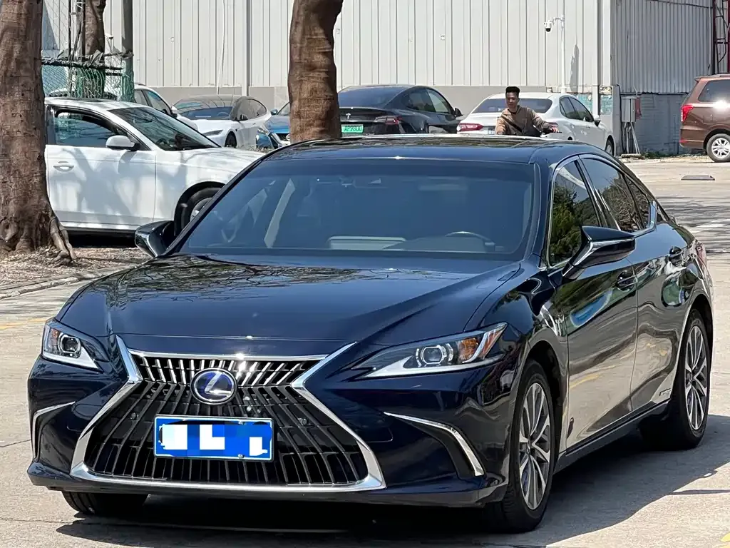 Lexus ES — фото 1