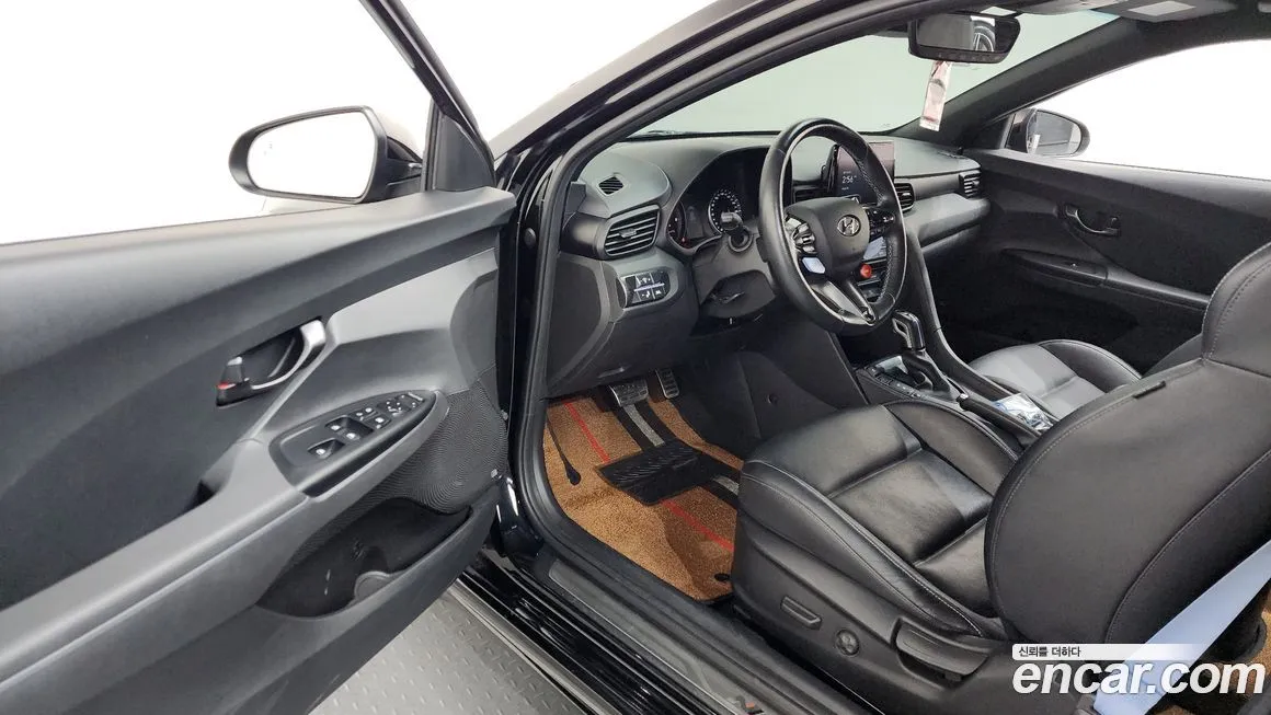Hyundai Veloster — фото 2
