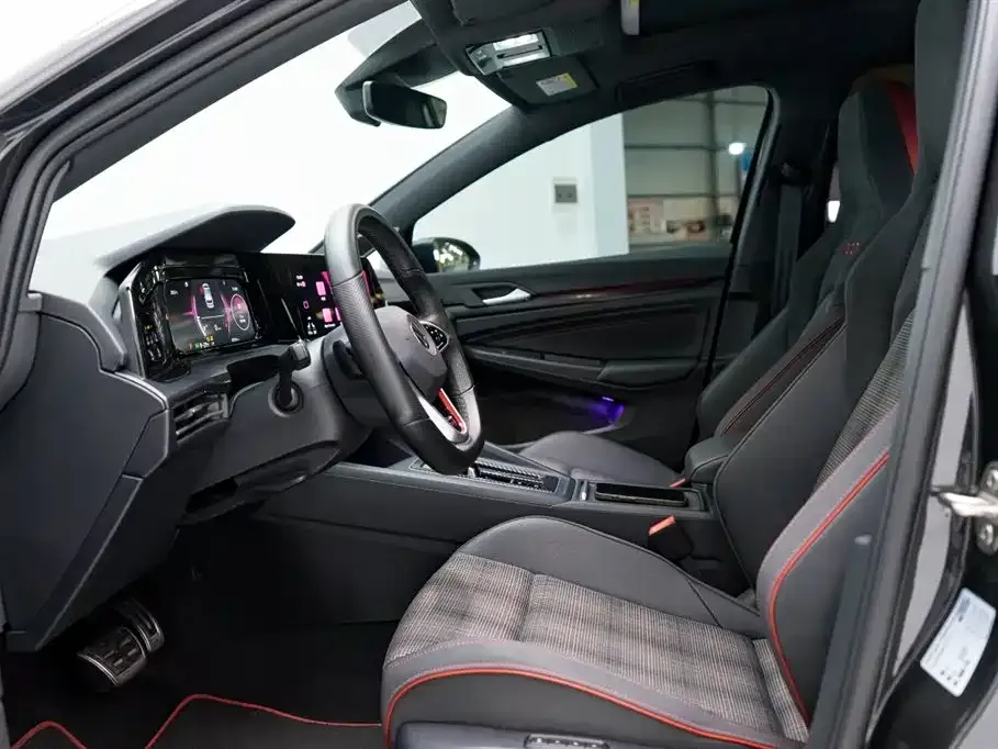 Volkswagen Golf GTI — фото 10