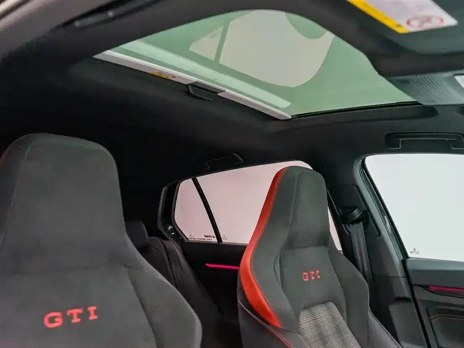 Volkswagen Golf GTI — фото 6