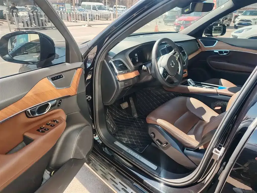 Volvo XC90 2023 из CN, фото 4