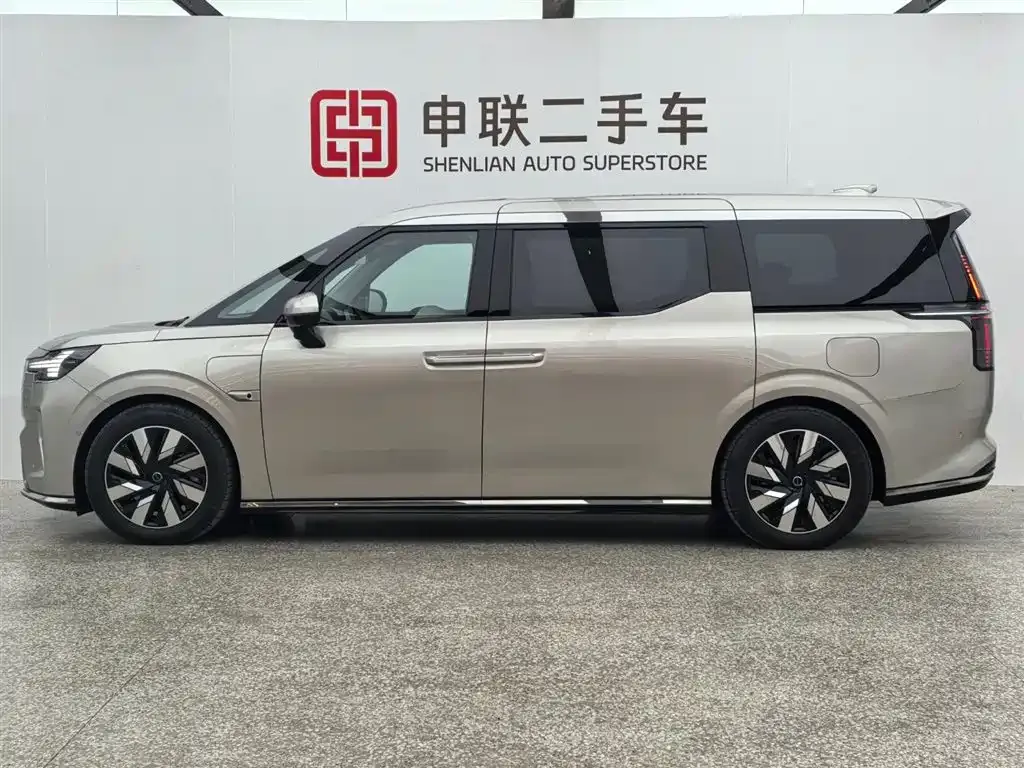 Volvo EM90 2024 из CN, фото 9