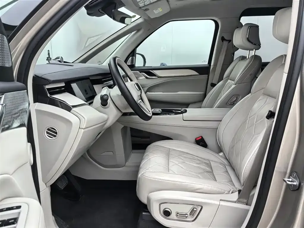 Volvo EM90 2024 из CN, фото 3