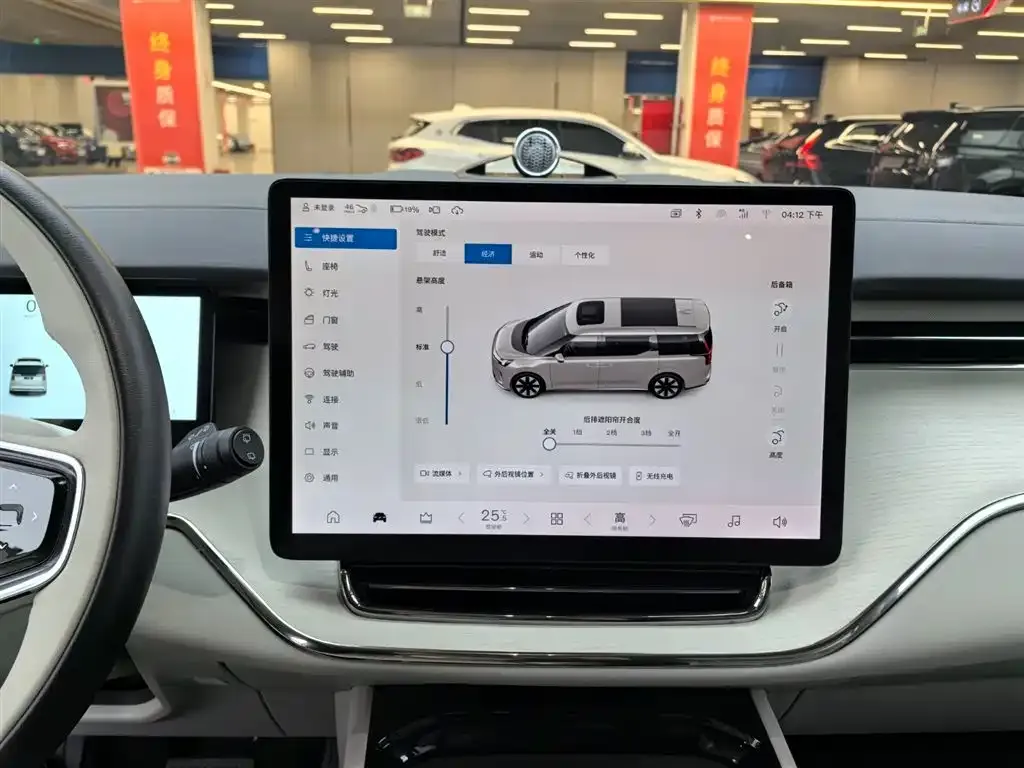 Volvo EM90 2024 из CN, фото 2