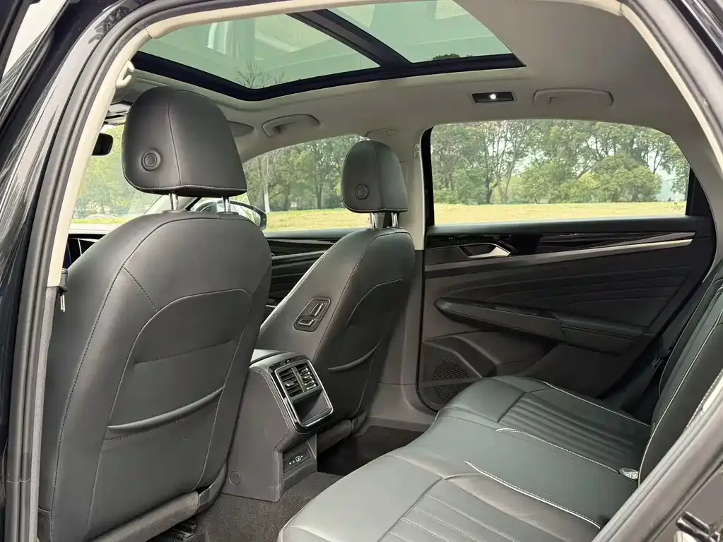 Volkswagen Passat 2022 из CN, фото 3
