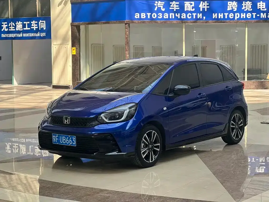 Honda Fit — фото 1