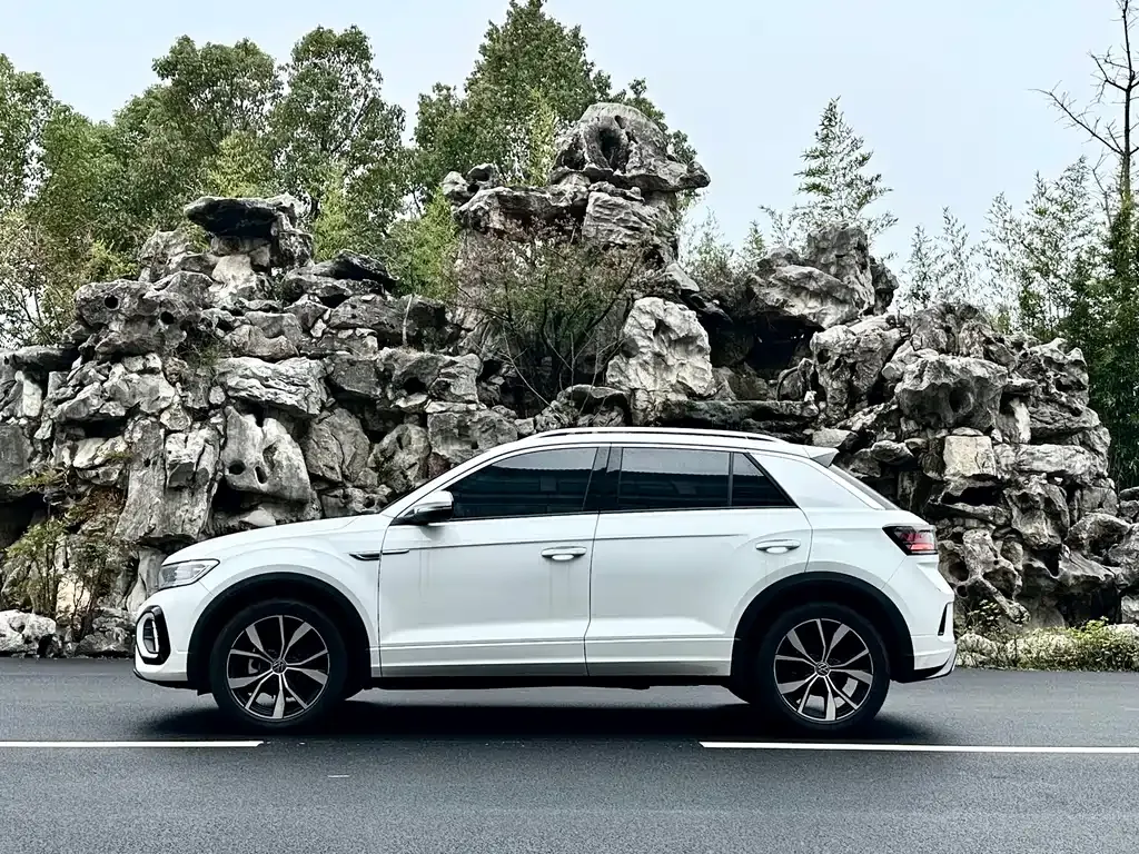 Volkswagen T-Roc — фото 9