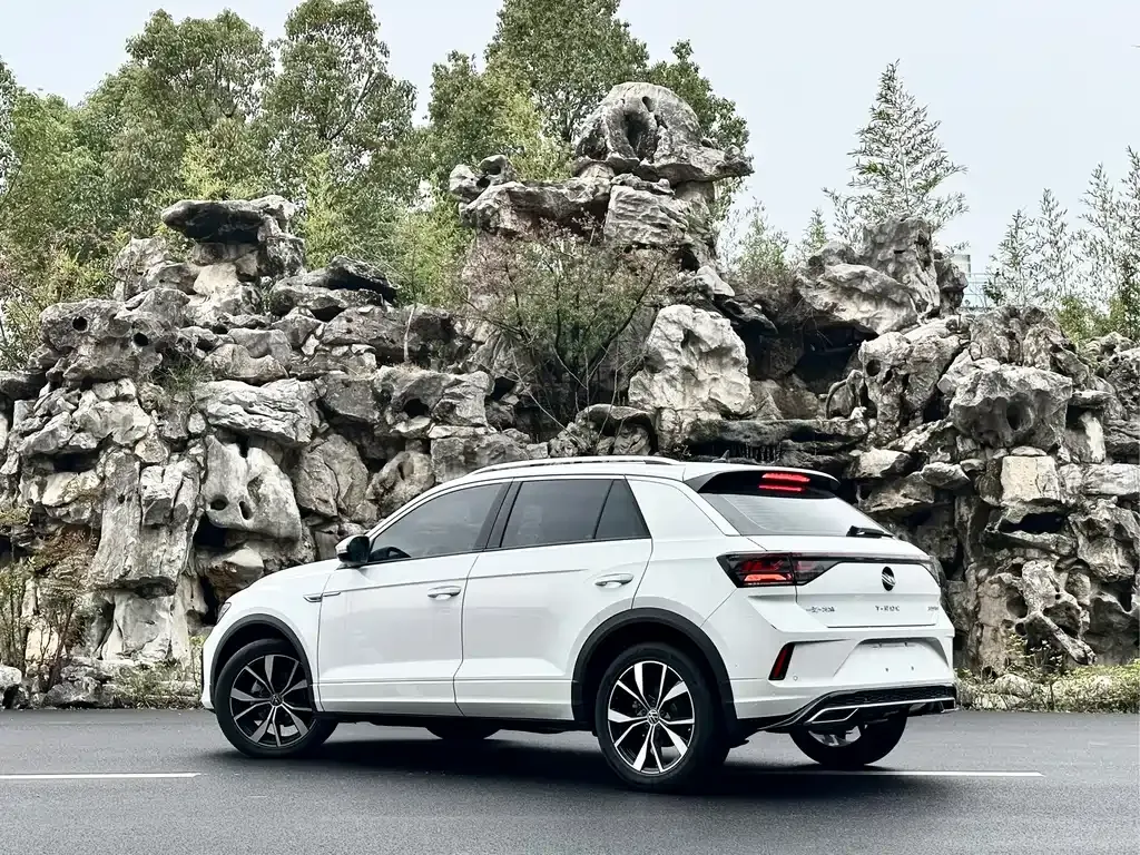 Volkswagen T-Roc — фото 10