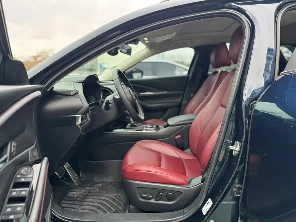 Mazda CX-30 2023 из CN, фото 10