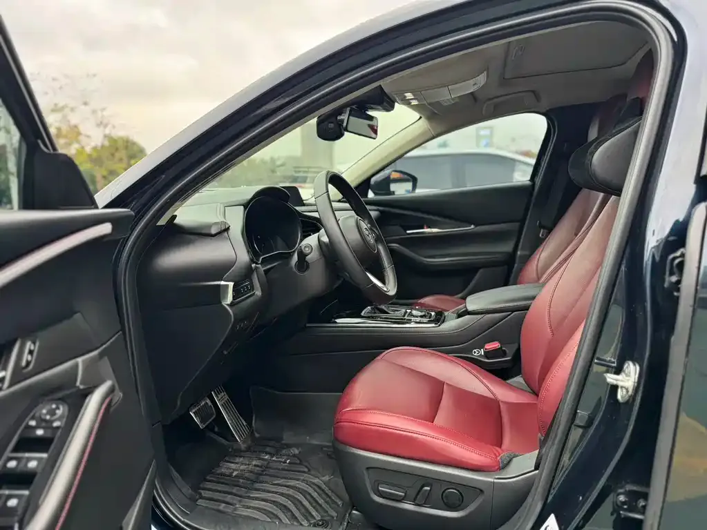 Mazda CX-30 2023 из CN, фото 9