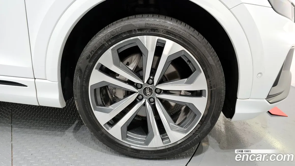 Audi Q8 2023 из KR, фото 2