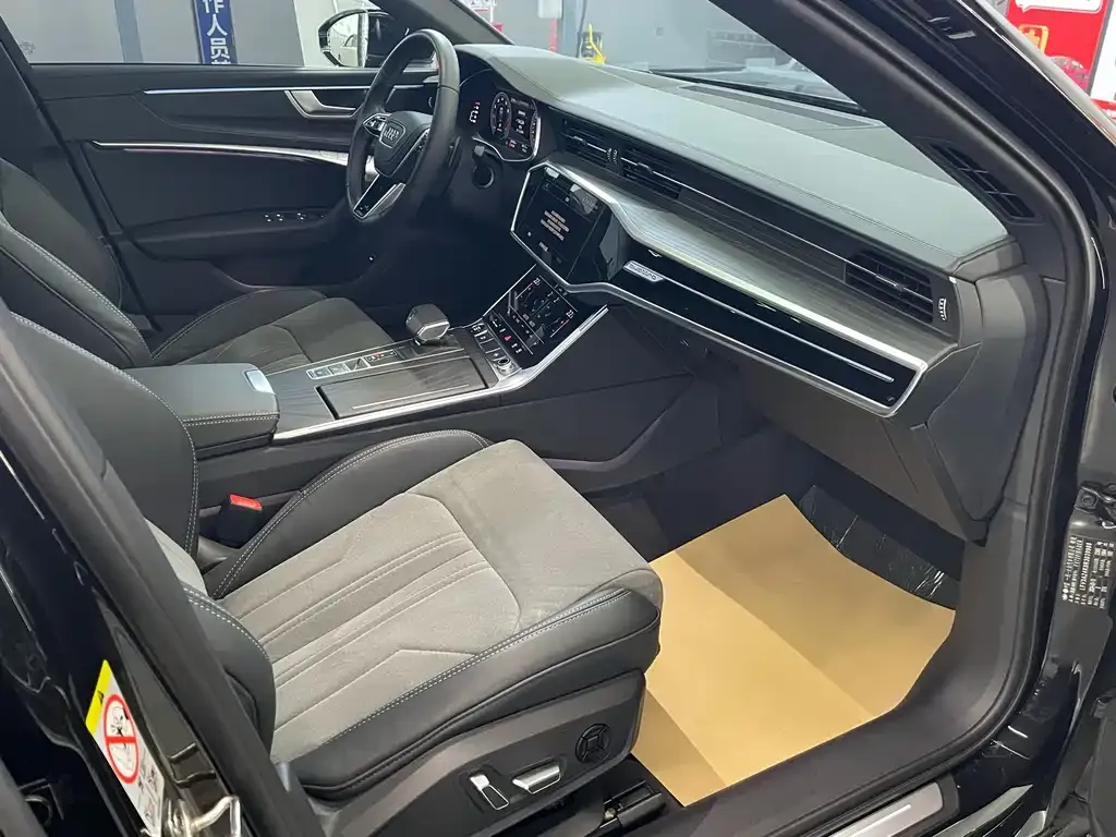 Audi A6L 2024 из CN, фото 2