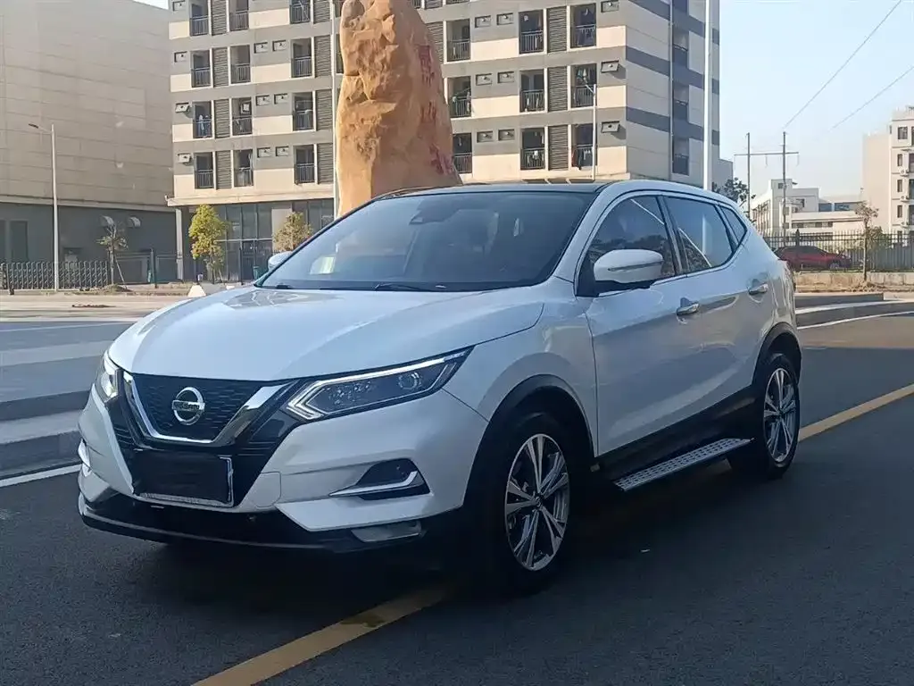 Nissan Qashqai — фото 1