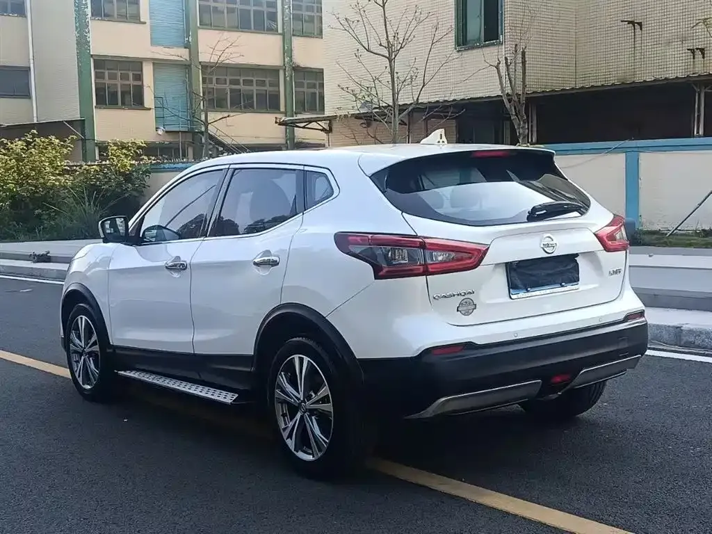 Nissan Qashqai — фото 7
