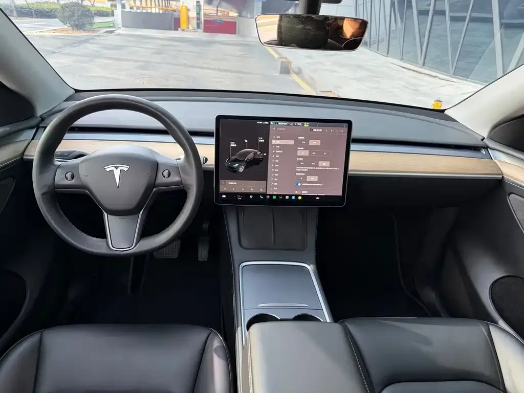 Tesla Model Y — фото 6