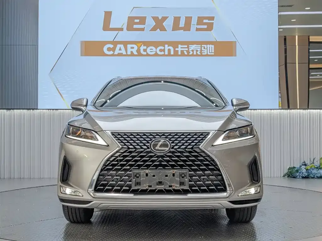 Lexus RX — фото 1