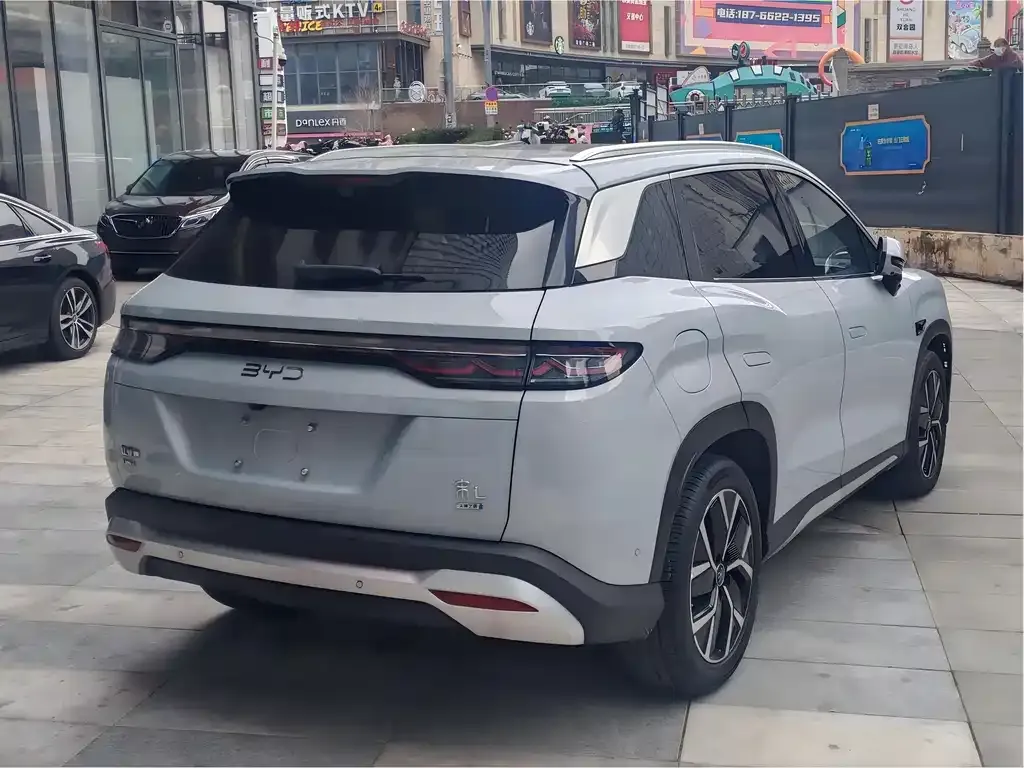 BYD L DM-i — фото 3