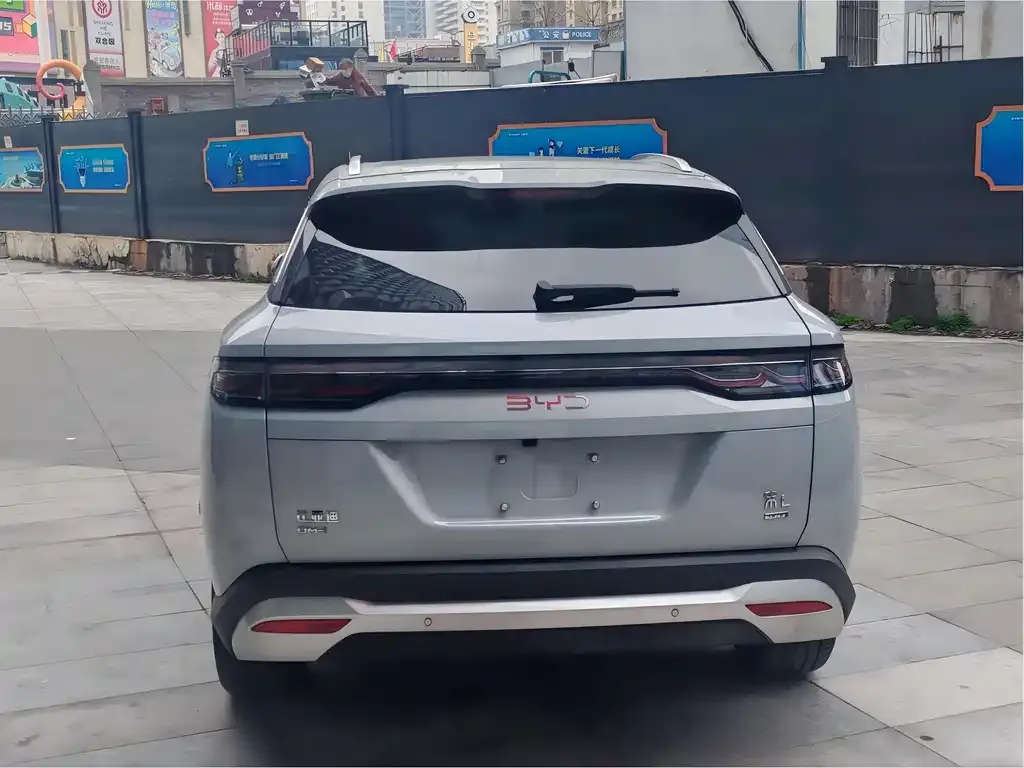 BYD L DM-i — фото 6