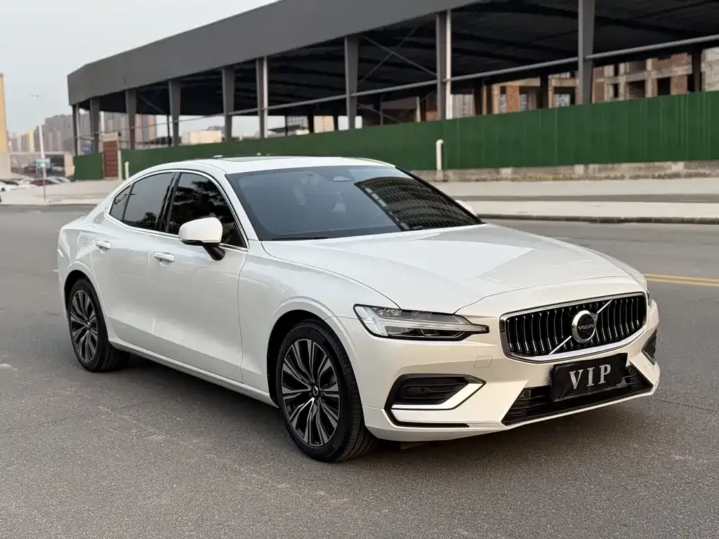 Volvo S60 — фото 7