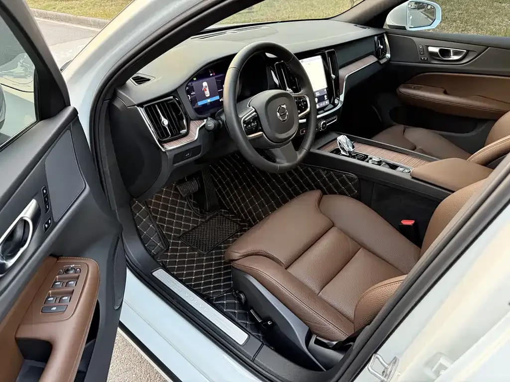 Volvo S60 — фото 10