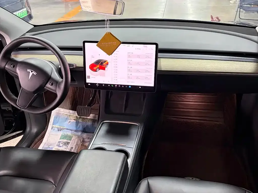 Tesla Model Y — фото 10