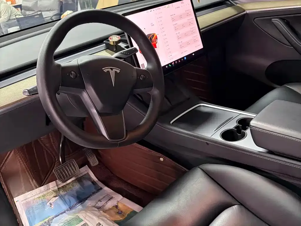 Tesla Model Y — фото 9