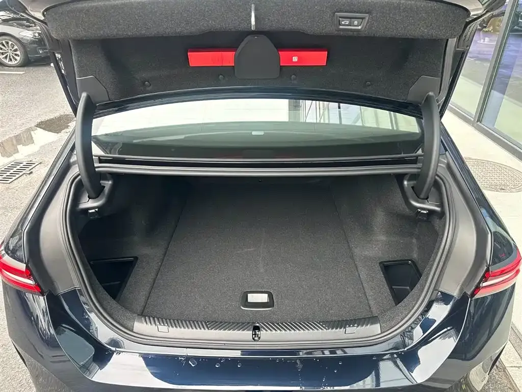 BMW i5 2025 из CN, фото 7