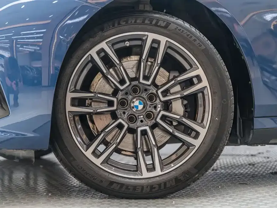 BMW 5 Series — фото 10