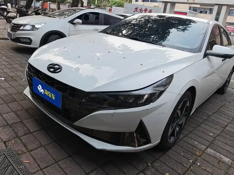 Hyundai Elantra — фото 1
