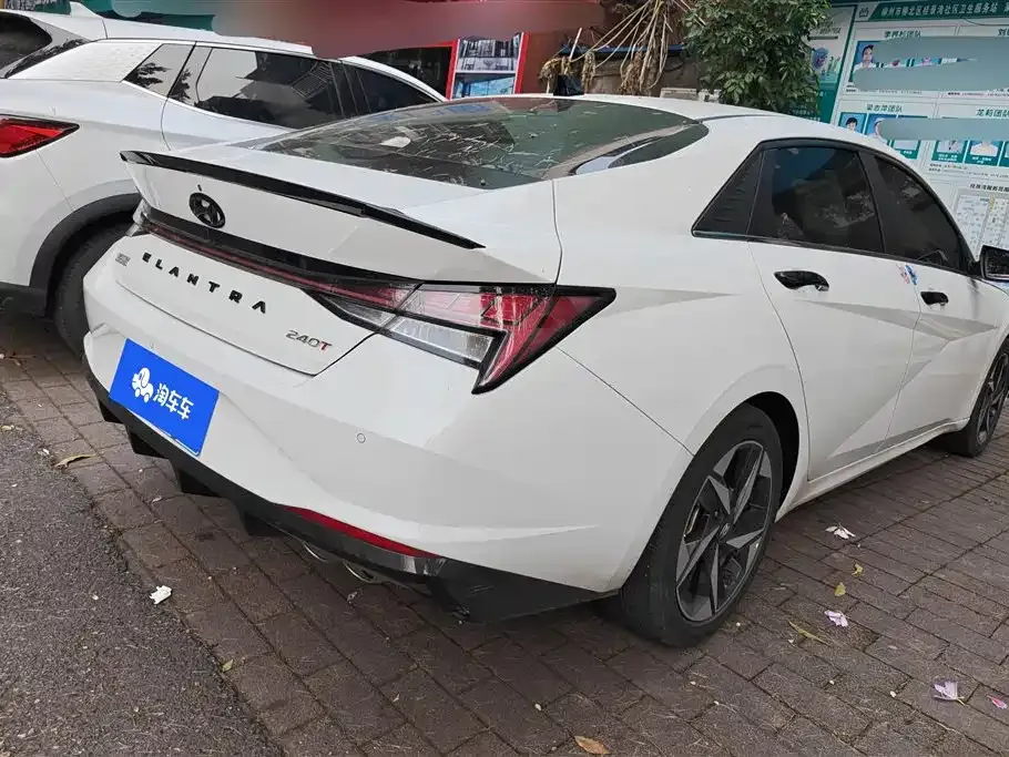 Hyundai Elantra — фото 10