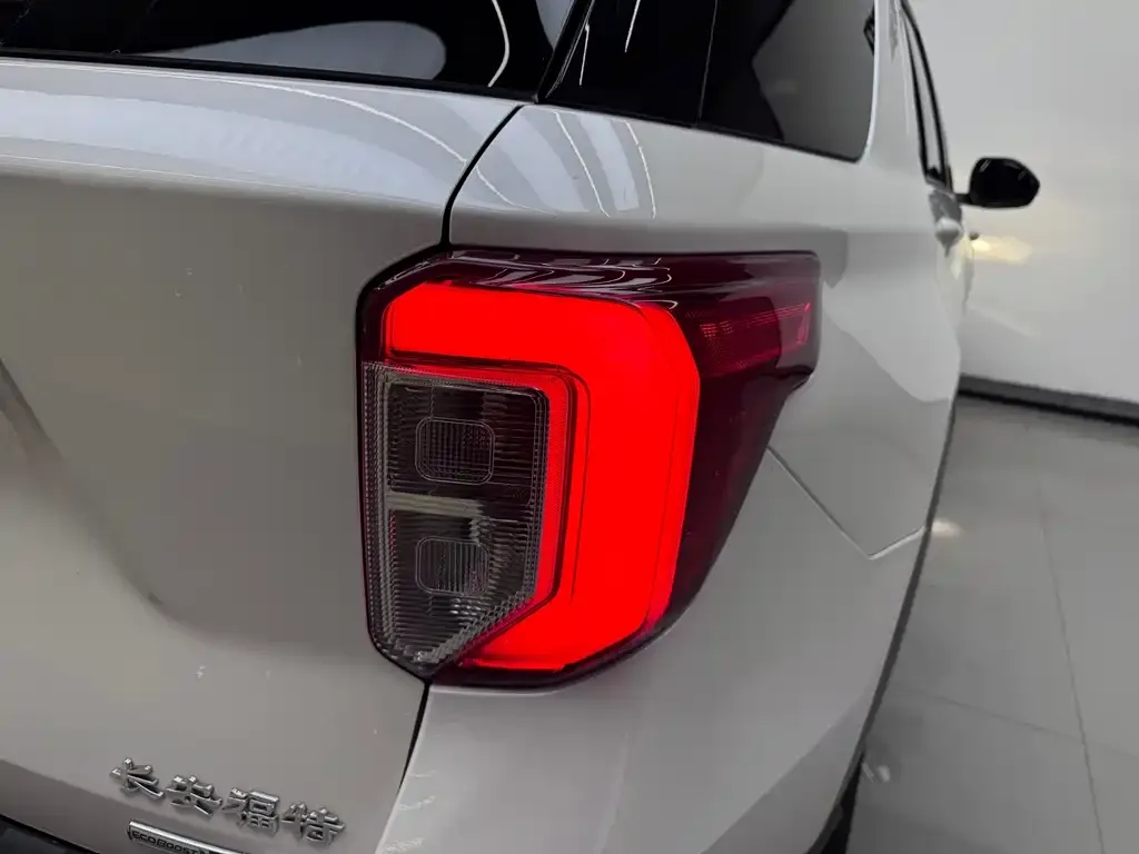 Ford Explorer 2021 из CN, фото 3