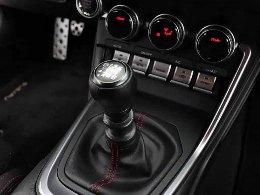 Subaru BRZ 2023 из CN, фото 10