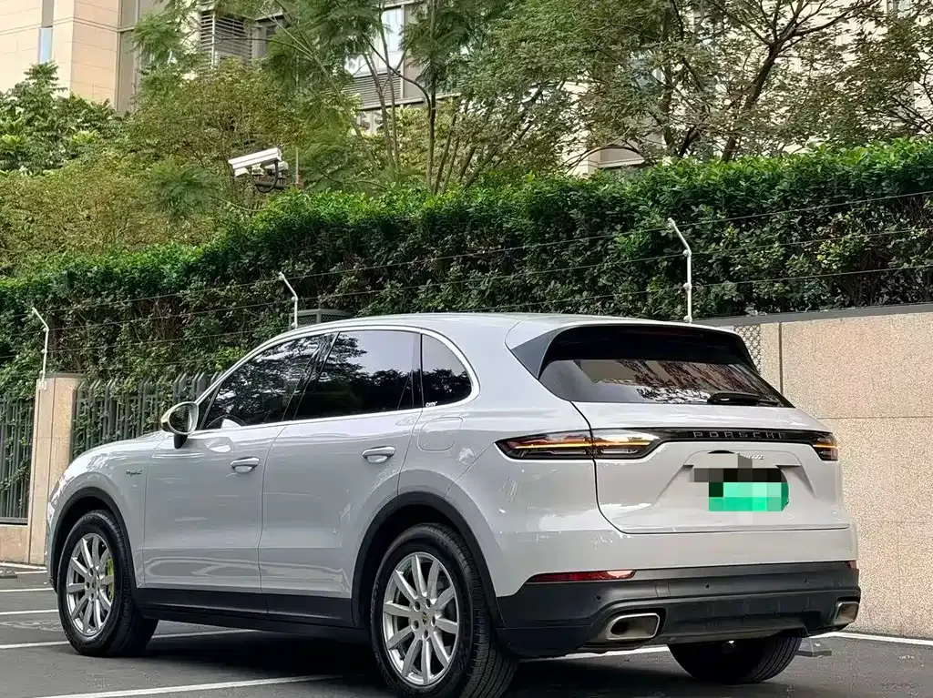 Porsche Cayenne Hybrid — фото 10