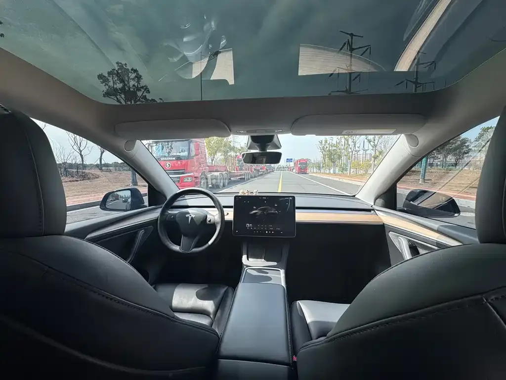 Tesla Model Y — фото 7